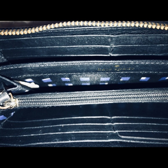 Kate spade wallet. - Picture 2 of 3